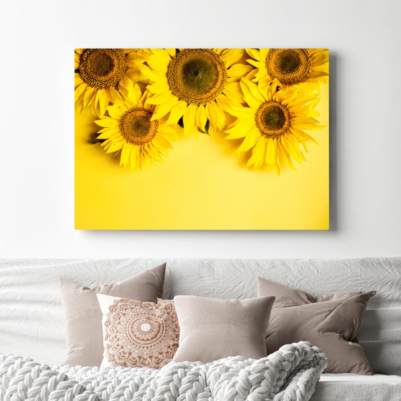 Leinwandbild leuchtender sonnenblumenstrauß auf gelbem hintergrund – Wallnifity® Leinwandbild leuchtender sonnenblumenstrauß auf gelbem hintergrund – Wallnifity®