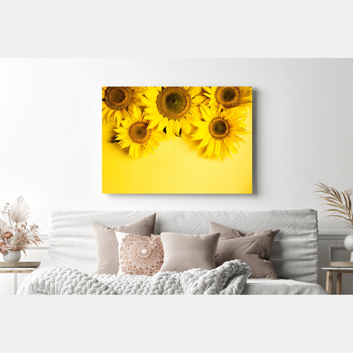 Leinwandbild leuchtender sonnenblumenstrauß auf gelbem hintergrund – Wallnifity® Leinwandbild leuchtender sonnenblumenstrauß auf gelbem hintergrund – Wallnifity®