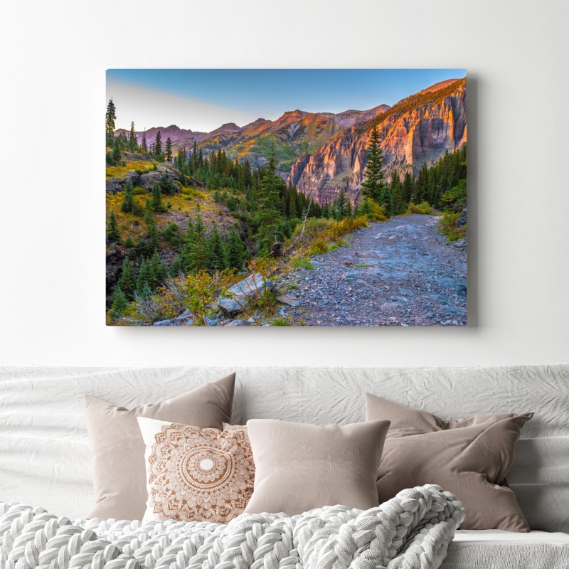 Leinwandbild alpiner wanderweg im sonnenuntergang – Wallnifity® Leinwandbild alpiner wanderweg im sonnenuntergang – Wallnifity®