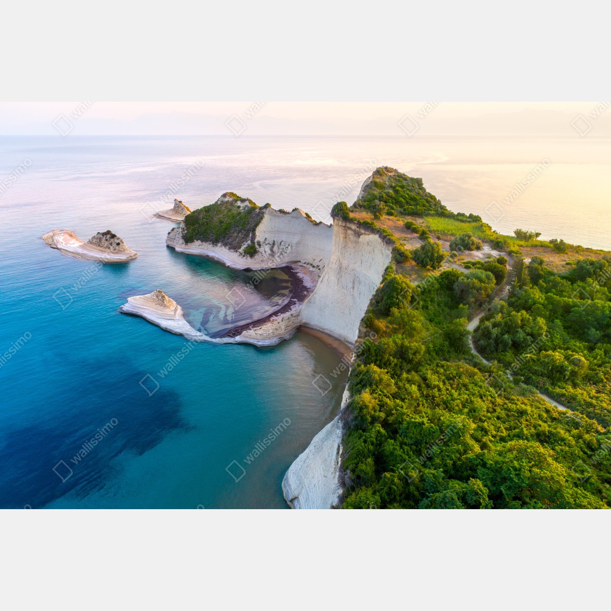 Leinwandbild luftaufnahme von klippen und türkisfarbenem meer – Wallnifity® Leinwandbild luftaufnahme von klippen und türkisfarbenem meer – Wallnifity®