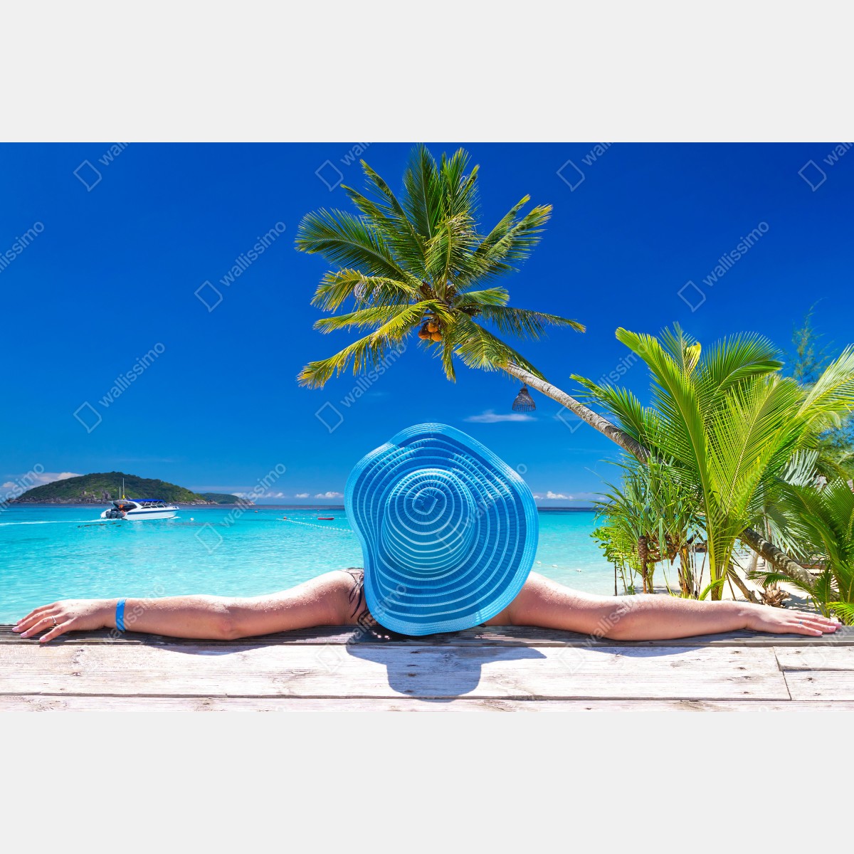 Leinwandbild tropischer strand mit blauem sonnenhut – Wallnifity® Leinwandbild tropischer strand mit blauem sonnenhut – Wallnifity®
