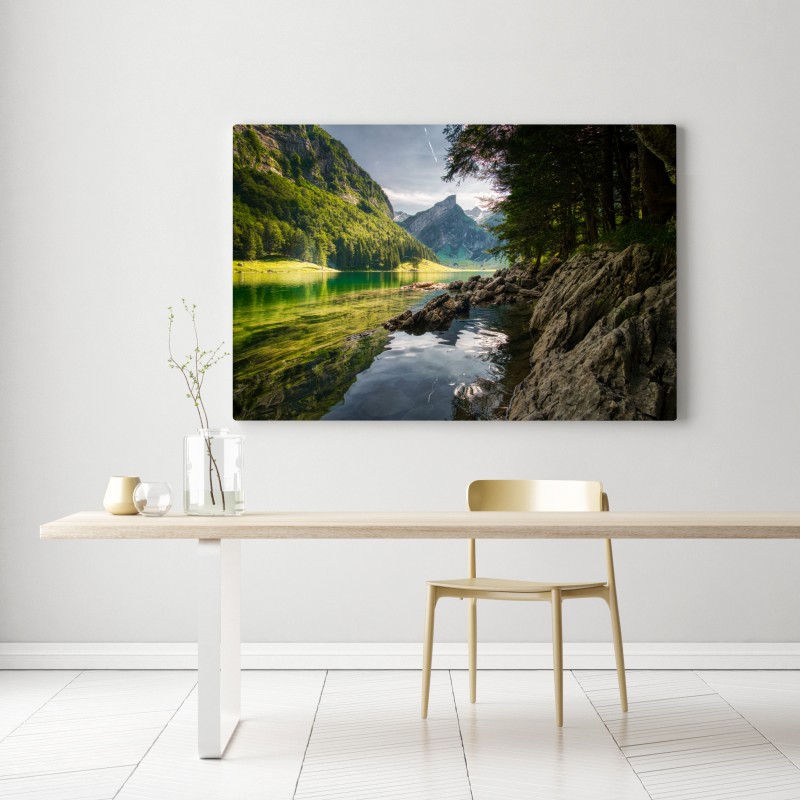 Leinwandbild ruhiger bergsee mit spiegelungen im wald – Wallnifity® Leinwandbild ruhiger bergsee mit spiegelungen im wald – Wallnifity®