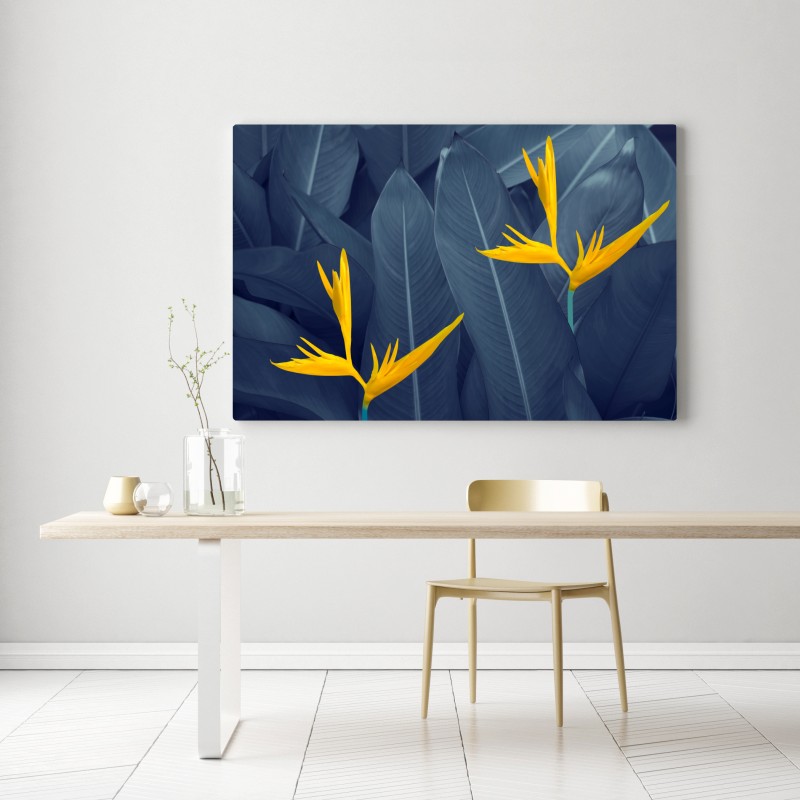 Leinwandbild gelbe strelitzie auf blauen blättern – Wallnifity® Leinwandbild gelbe strelitzie auf blauen blättern – Wallnifity®