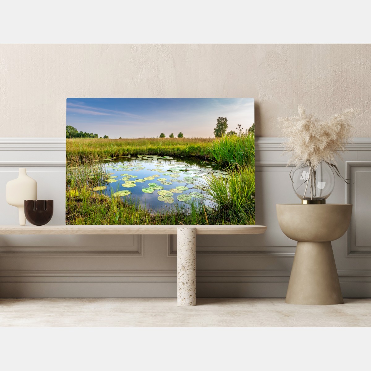 Leinwandbild ruhiger seerosen-teich in der wiese – Wallnifity® Leinwandbild ruhiger seerosen-teich in der wiese – Wallnifity®