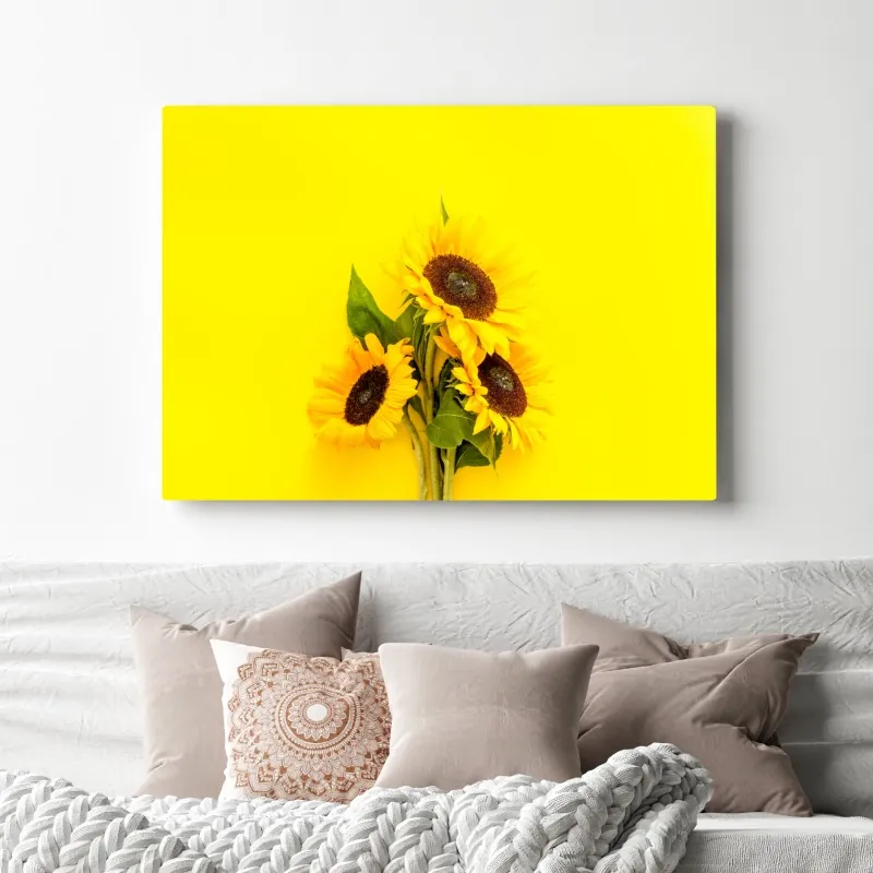 Leinwandbild leuchtender sonnenblumenstrauß auf gelbem hintergrund – Wallnifity® Leinwandbild leuchtender sonnenblumenstrauß auf gelbem hintergrund – Wallnifity®