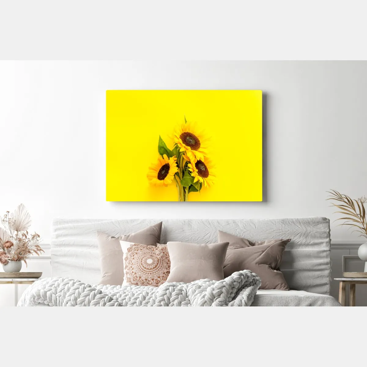 Leinwandbild leuchtender sonnenblumenstrauß auf gelbem hintergrund – Wallnifity® Leinwandbild leuchtender sonnenblumenstrauß auf gelbem hintergrund – Wallnifity®