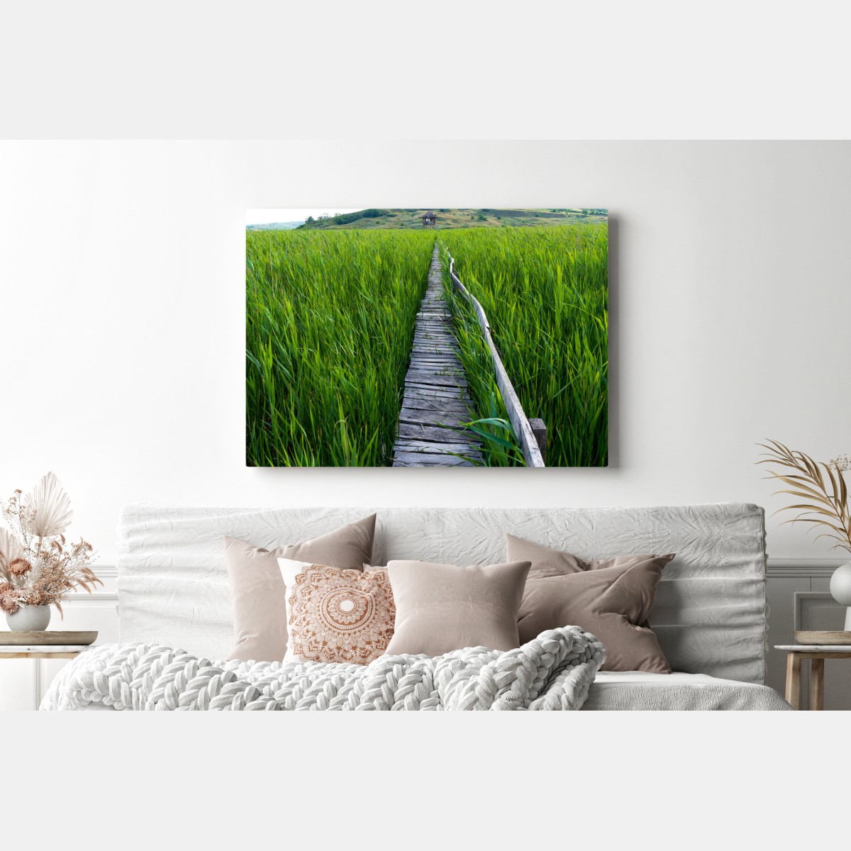 Leinwandbild ruhiger grüner steg durch schilfland zur rustikalen hütte – Wallnifity® Leinwandbild ruhiger grüner steg durch schilfland zur rustikalen hütte – Wallnifity®