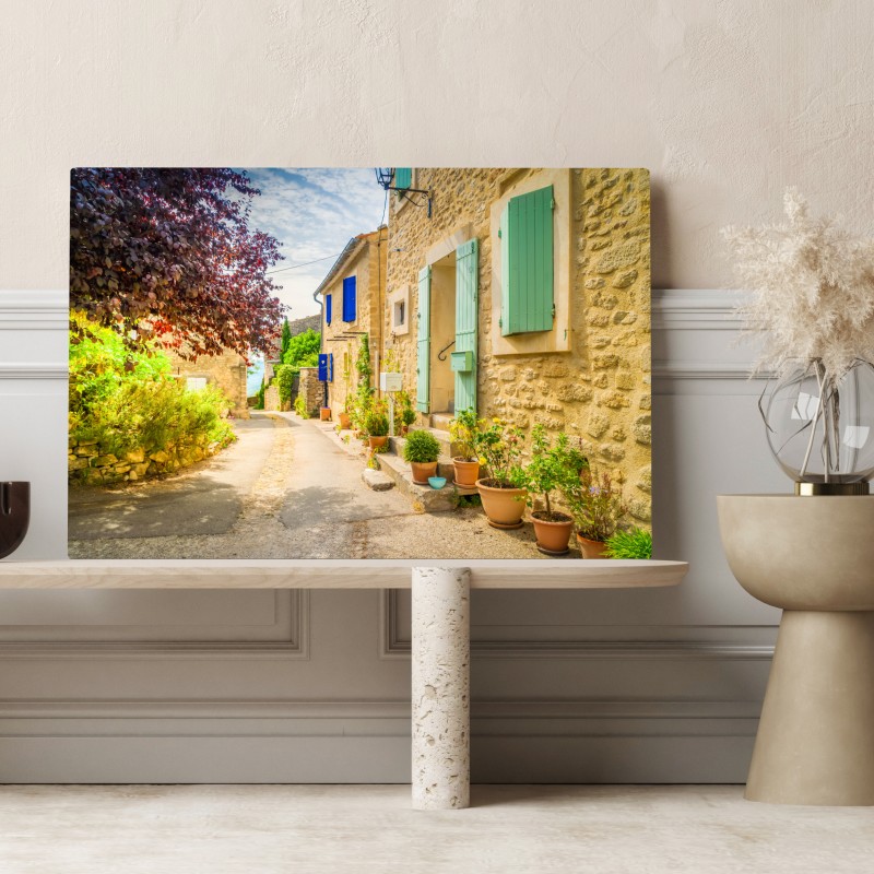 Leinwandbild sonnenbeschienene dorfstraße mit steinhäusern und bunten fensterläden – Wallnifity® Leinwandbild sonnenbeschienene dorfstraße mit steinhäusern und bunten fensterläden – Wallnifity®