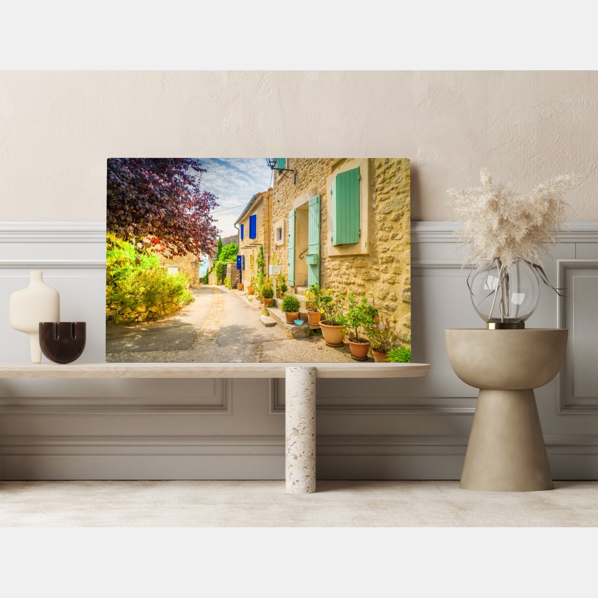 Leinwandbild sonnenbeschienene dorfstraße mit steinhäusern und bunten fensterläden – Wallnifity® Leinwandbild sonnenbeschienene dorfstraße mit steinhäusern und bunten fensterläden – Wallnifity®