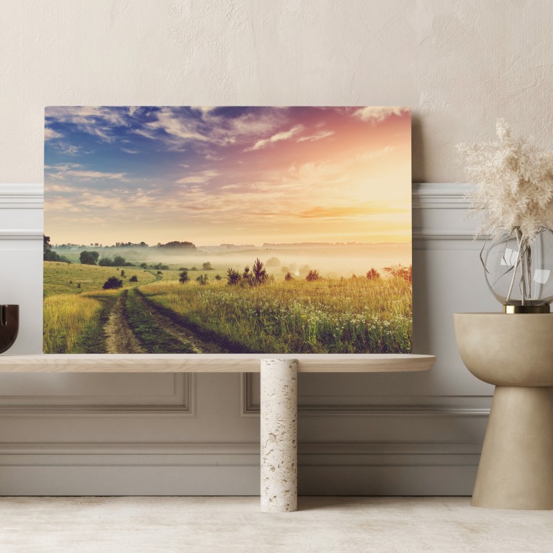 Leinwandbild nebeliger sonnenaufgang über einer ländlichen wiese – Wallnifity®