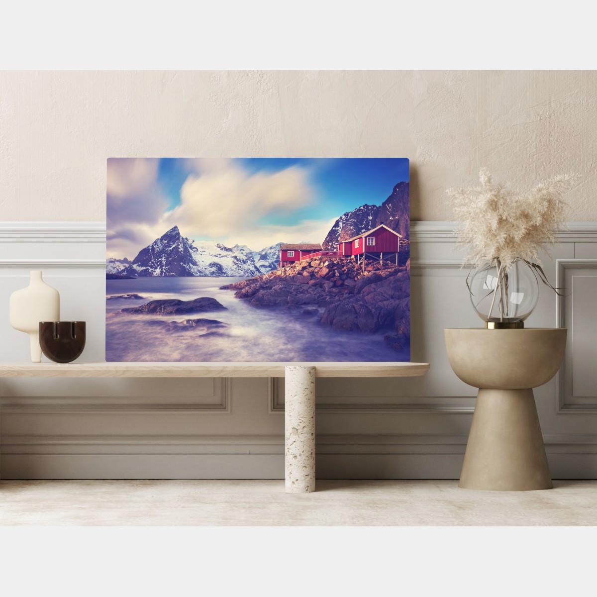 Leinwandbild küstengebirge mit roten hütten – Wallnifity®