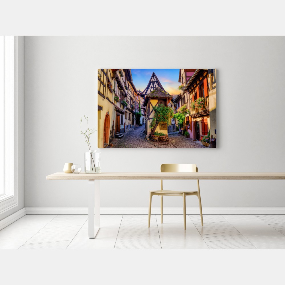 Leinwandbild malerische fachwerkstraße in Eguisheim, Elsass – Wallnifity® Leinwandbild malerische fachwerkstraße in Eguisheim, Elsass – Wallnifity®