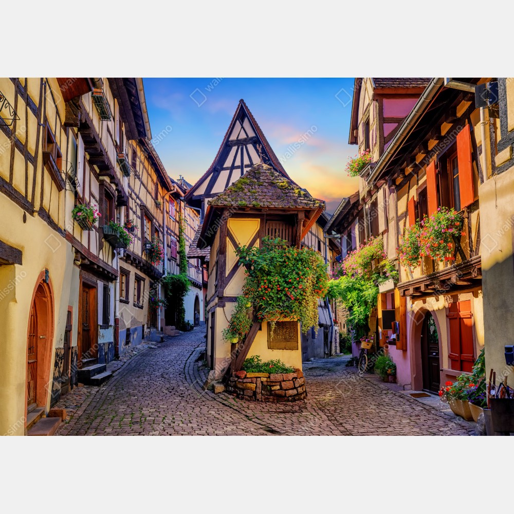 Leinwandbild malerische fachwerkstraße in Eguisheim, Elsass – Wallnifity® Leinwandbild malerische fachwerkstraße in Eguisheim, Elsass – Wallnifity®