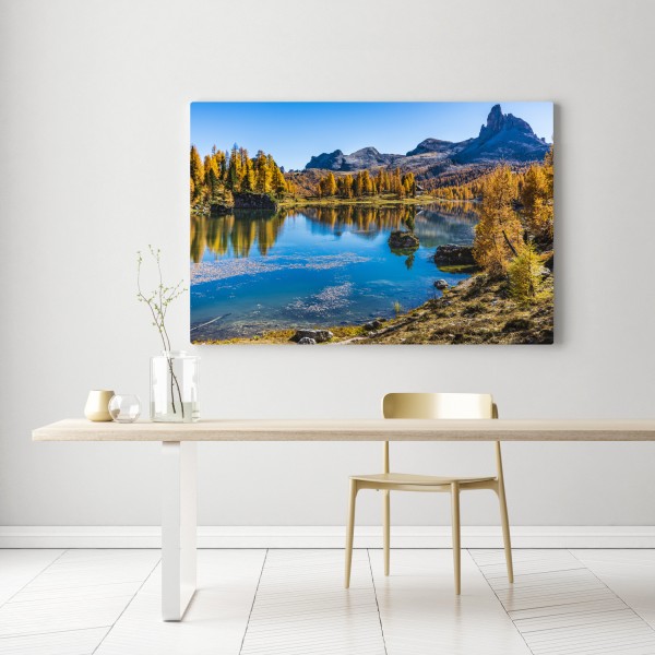 Leinwandbild herbstlicher alpensee mit bergreflexion – Wallnifity® Leinwandbild herbstlicher alpensee mit bergreflexion – Wallnifity®