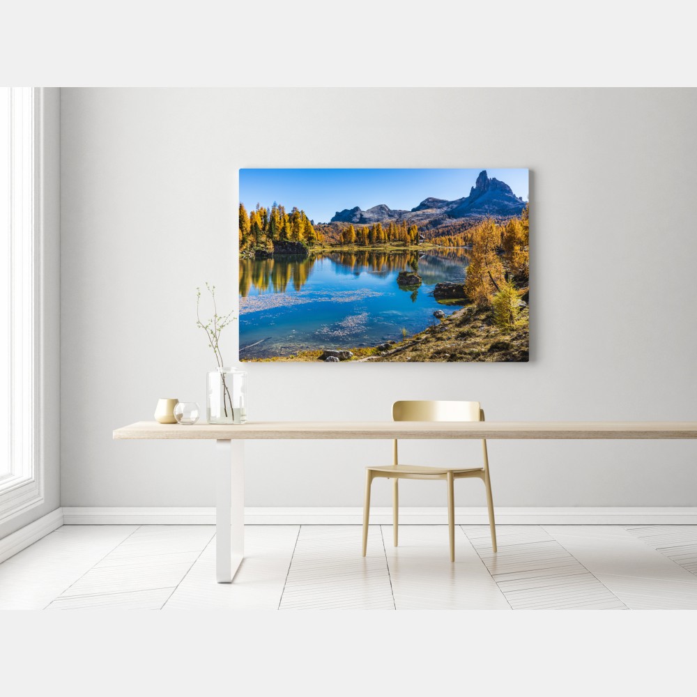 Leinwandbild herbstlicher alpensee mit bergreflexion – Wallnifity® Leinwandbild herbstlicher alpensee mit bergreflexion – Wallnifity®