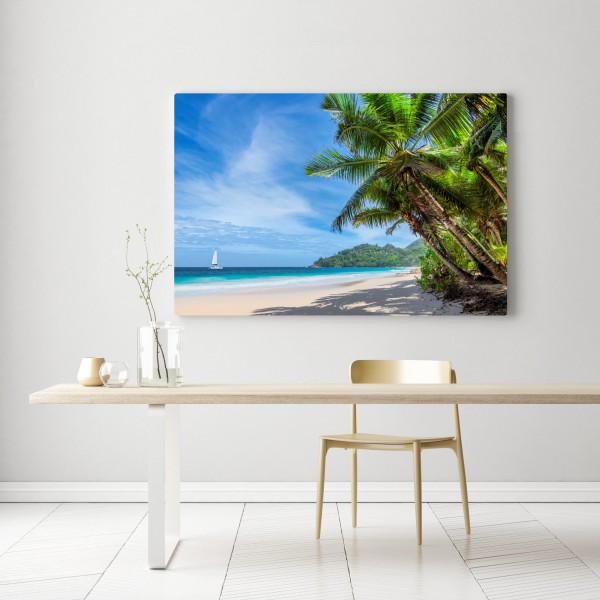 Leinwandbild tropischer strand mit palmen und segelboot – Wallnifity® Leinwandbild tropischer strand mit palmen und segelboot – Wallnifity®