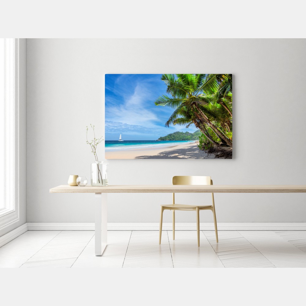 Leinwandbild tropischer strand mit palmen und segelboot – Wallnifity® Leinwandbild tropischer strand mit palmen und segelboot – Wallnifity®
