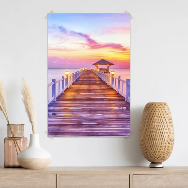 Poster sonnenuntergang am steg zum ruhigen horizont – Wallnifity® Poster sonnenuntergang am steg zum ruhigen horizont – Wallnifity®