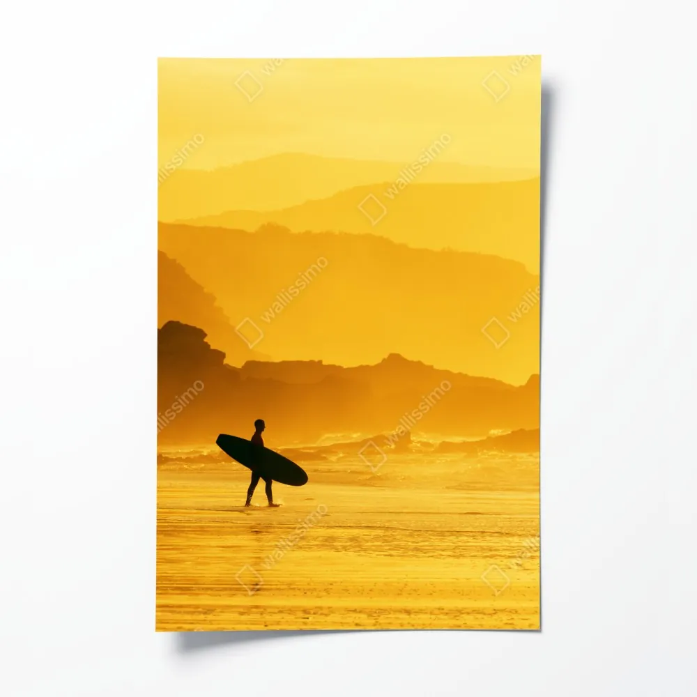 Poster surfer im goldenen sonnenuntergang – Wallnifity® Poster surfer im goldenen sonnenuntergang – Wallnifity®