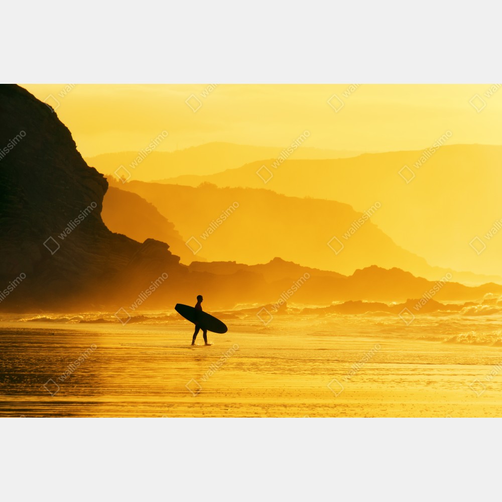Poster surfer im goldenen sonnenuntergang – Wallnifity® Poster surfer im goldenen sonnenuntergang – Wallnifity®