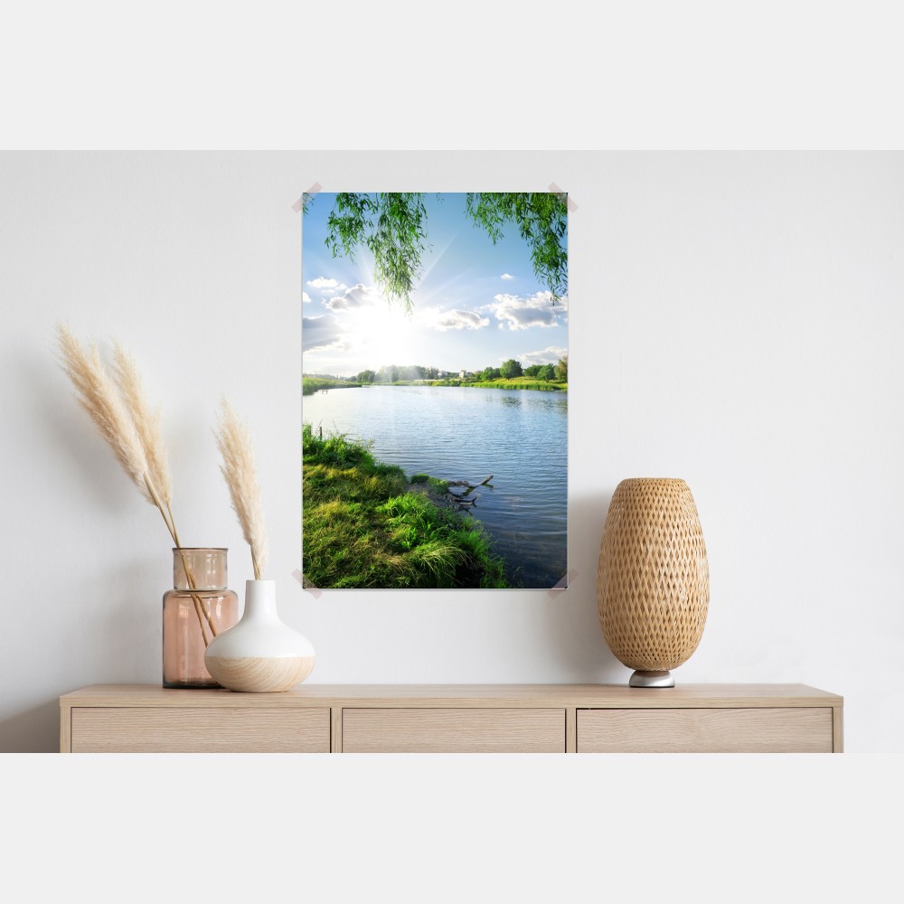 Poster sonnenbeschienenes flussufer mit üppigem grün – Wallnifity® Poster sonnenbeschienenes flussufer mit üppigem grün – Wallnifity®