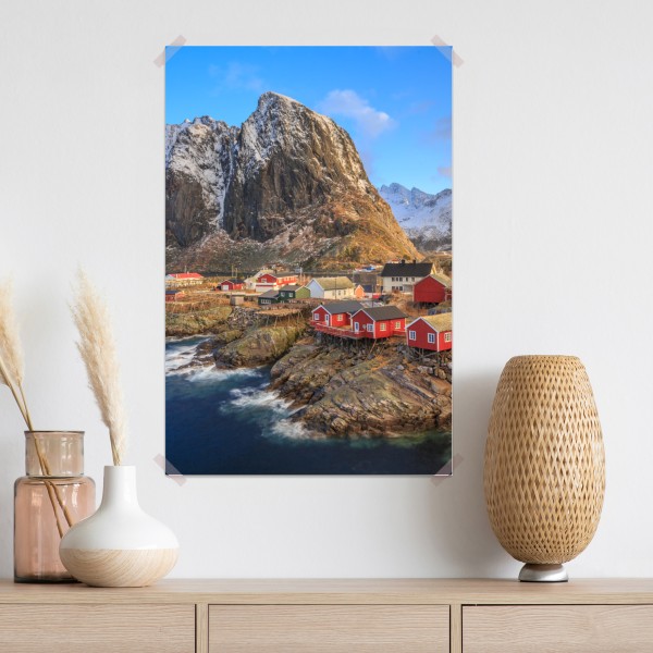 Poster küstendorf in Norwegen mit roten fischerhütten – Wallnifity® Poster küstendorf in Norwegen mit roten fischerhütten – Wallnifity®