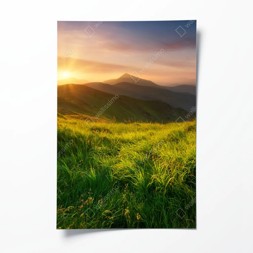 Poster sonnenaufgang über dem smaragdgrünen bergtal – Wallnifity® Poster sonnenaufgang über dem smaragdgrünen bergtal – Wallnifity®