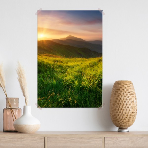 Poster sonnenaufgang über dem smaragdgrünen bergtal – Wallnifity® Poster sonnenaufgang über dem smaragdgrünen bergtal – Wallnifity®