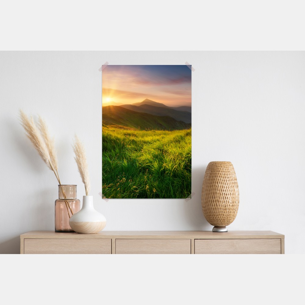 Poster sonnenaufgang über dem smaragdgrünen bergtal – Wallnifity® Poster sonnenaufgang über dem smaragdgrünen bergtal – Wallnifity®