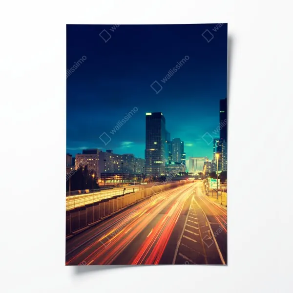 Poster sonnenbeschienene dorfstraße mit steinhäusern und bunten fensterläden – Wallnifity®