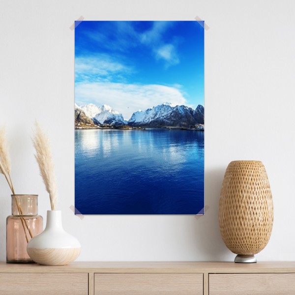 Poster ruhige winterliche fjordlandschaft in Reine, Lofoten – Wallnifity® Poster ruhige winterliche fjordlandschaft in Reine, Lofoten – Wallnifity®