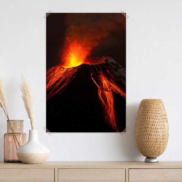 Poster glühender vulkanausbruch bei nacht – Wallnifity®
