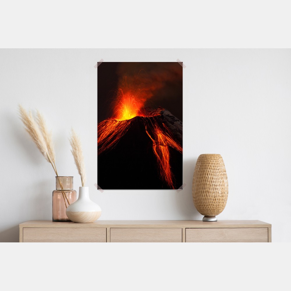 Poster glühender vulkanausbruch bei nacht – Wallnifity®