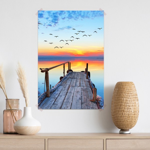 Poster steg bei sonnenuntergang über ruhigem see – Wallnifity® Poster steg bei sonnenuntergang über ruhigem see – Wallnifity®