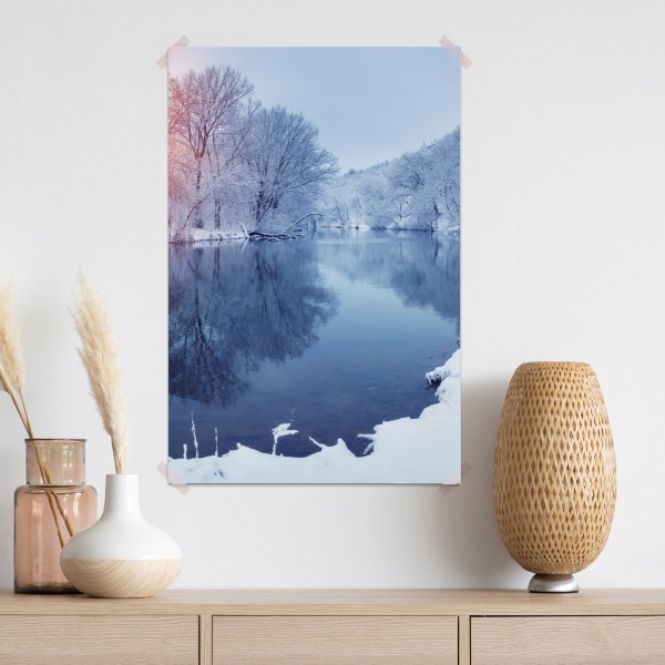 Poster winterliche flusslandschaft bei sonnenuntergang – Wallnifity® Poster winterliche flusslandschaft bei sonnenuntergang – Wallnifity®