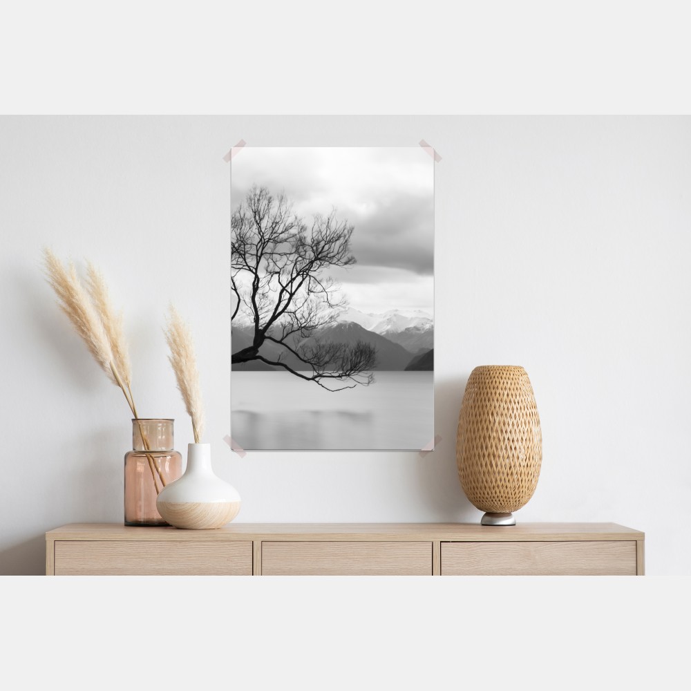 Poster einsamer baum im see in schwarzweiß – Wallnifity® Poster einsamer baum im see in schwarzweiß – Wallnifity®