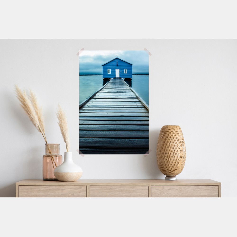 Poster blaues bootshaus am ende des stegs – Wallnifity® Poster blaues bootshaus am ende des stegs – Wallnifity®