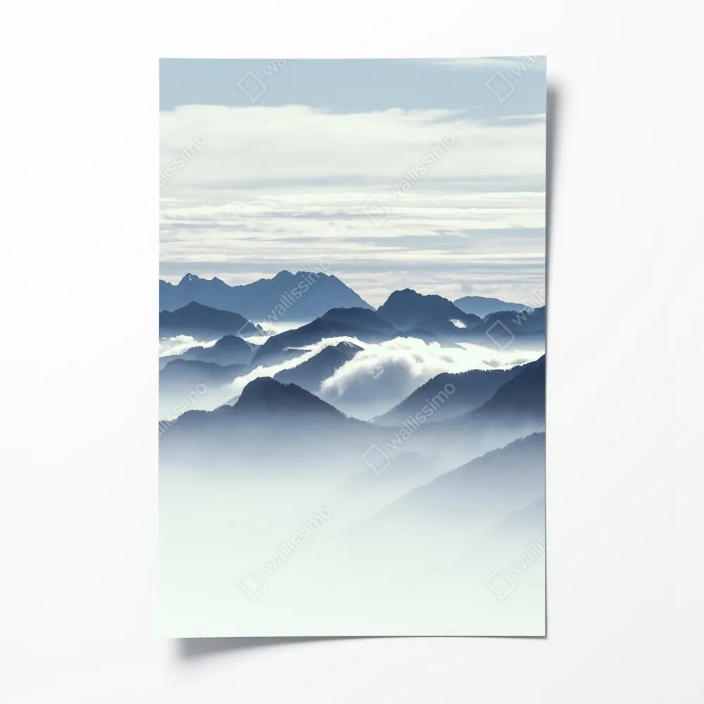 Poster neblige bergschichten im morgenlicht – Wallnifity® Poster neblige bergschichten im morgenlicht – Wallnifity®