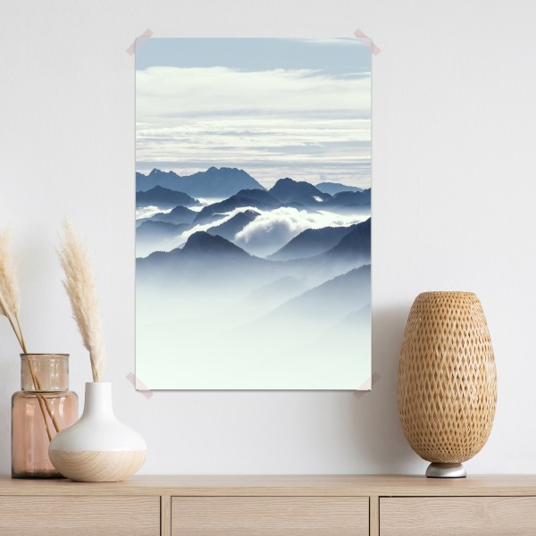 Poster neblige bergschichten im morgenlicht – Wallnifity® Poster neblige bergschichten im morgenlicht – Wallnifity®