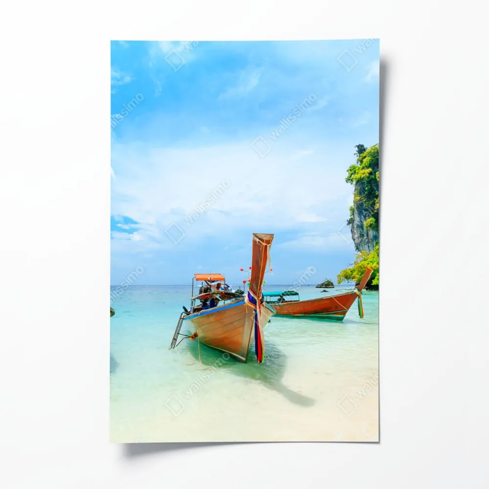Poster longtail-boote am türkisfarbenen strand von Phuket – Wallnifity® Poster longtail-boote am türkisfarbenen strand von Phuket – Wallnifity®