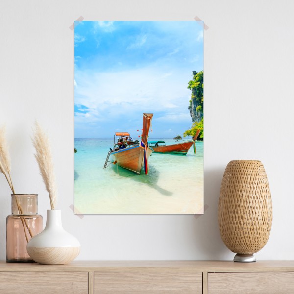 Poster longtail-boote am türkisfarbenen strand von Phuket – Wallnifity® Poster longtail-boote am türkisfarbenen strand von Phuket – Wallnifity®