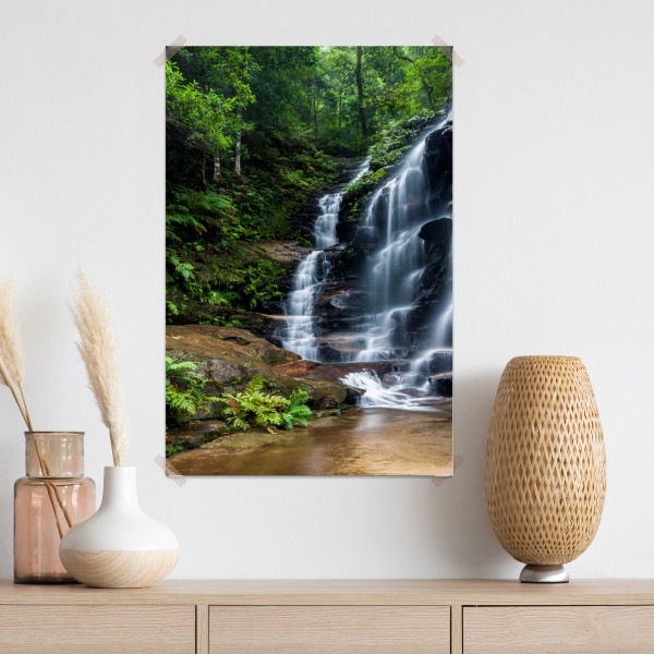 Poster ruhiger wasserfall im wald – Wallnifity® Poster ruhiger wasserfall im wald – Wallnifity®