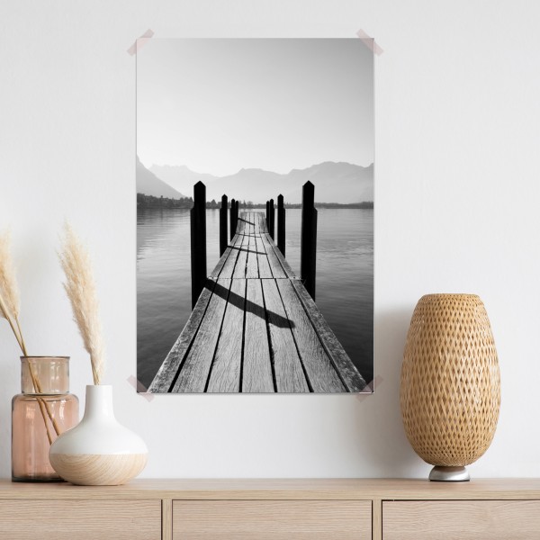 Poster ruhiger steg am see in schwarzweiß – Wallnifity® Poster ruhiger steg am see in schwarzweiß – Wallnifity®