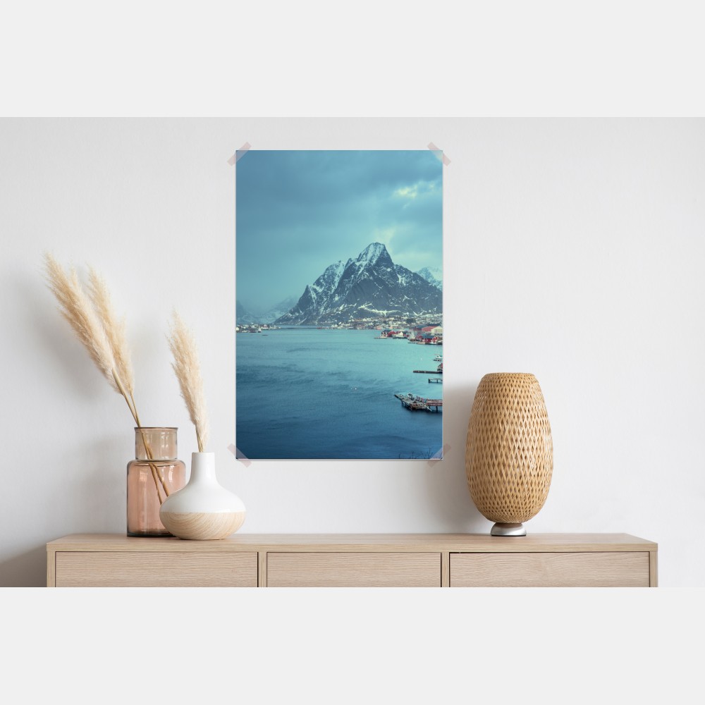 Poster Reine winterlicher fjord in den Lofoten – Wallnifity® Poster Reine winterlicher fjord in den Lofoten – Wallnifity®