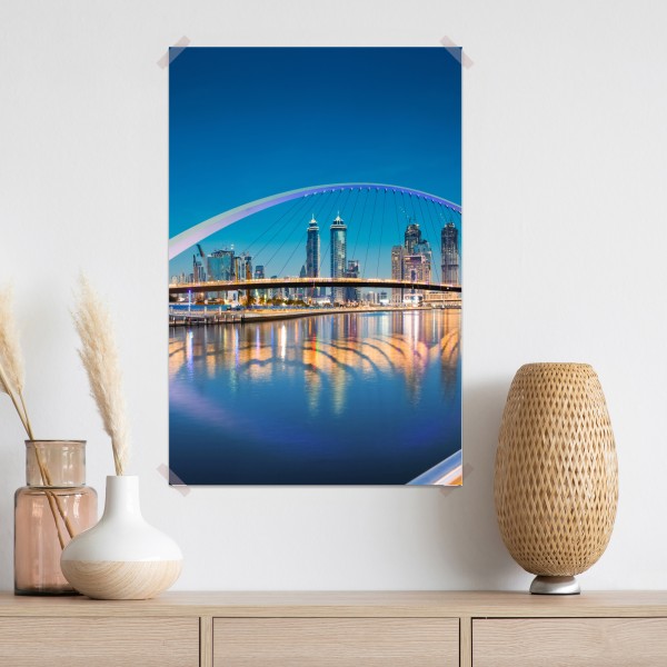 Poster Dubai skyline bei nacht mit beleuchteter brücke – Wallnifity® Poster Dubai skyline bei nacht mit beleuchteter brücke – Wallnifity®