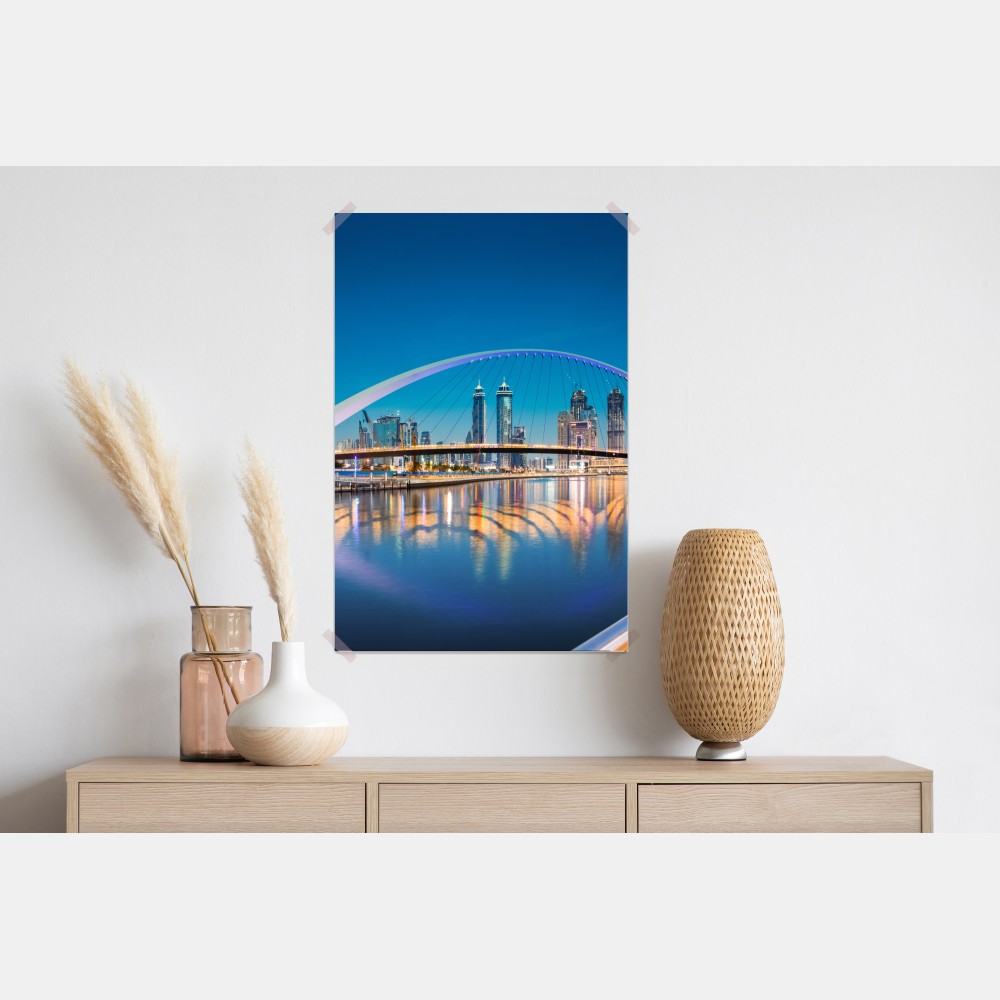 Poster Dubai skyline bei nacht mit beleuchteter brücke – Wallnifity® Poster Dubai skyline bei nacht mit beleuchteter brücke – Wallnifity®