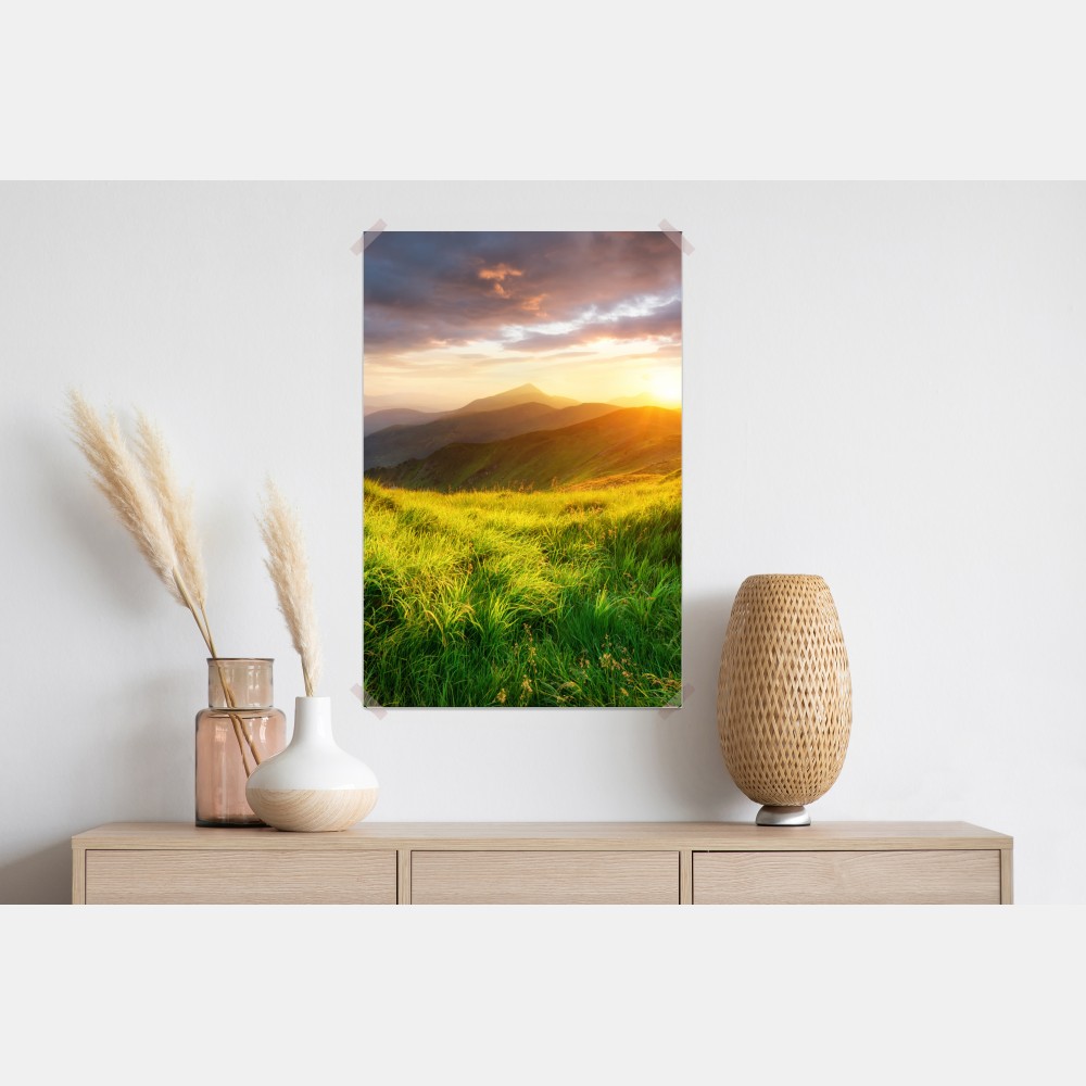 Poster sonnige bergwiese bei sonnenaufgang – Wallnifity® Poster sonnige bergwiese bei sonnenaufgang – Wallnifity®