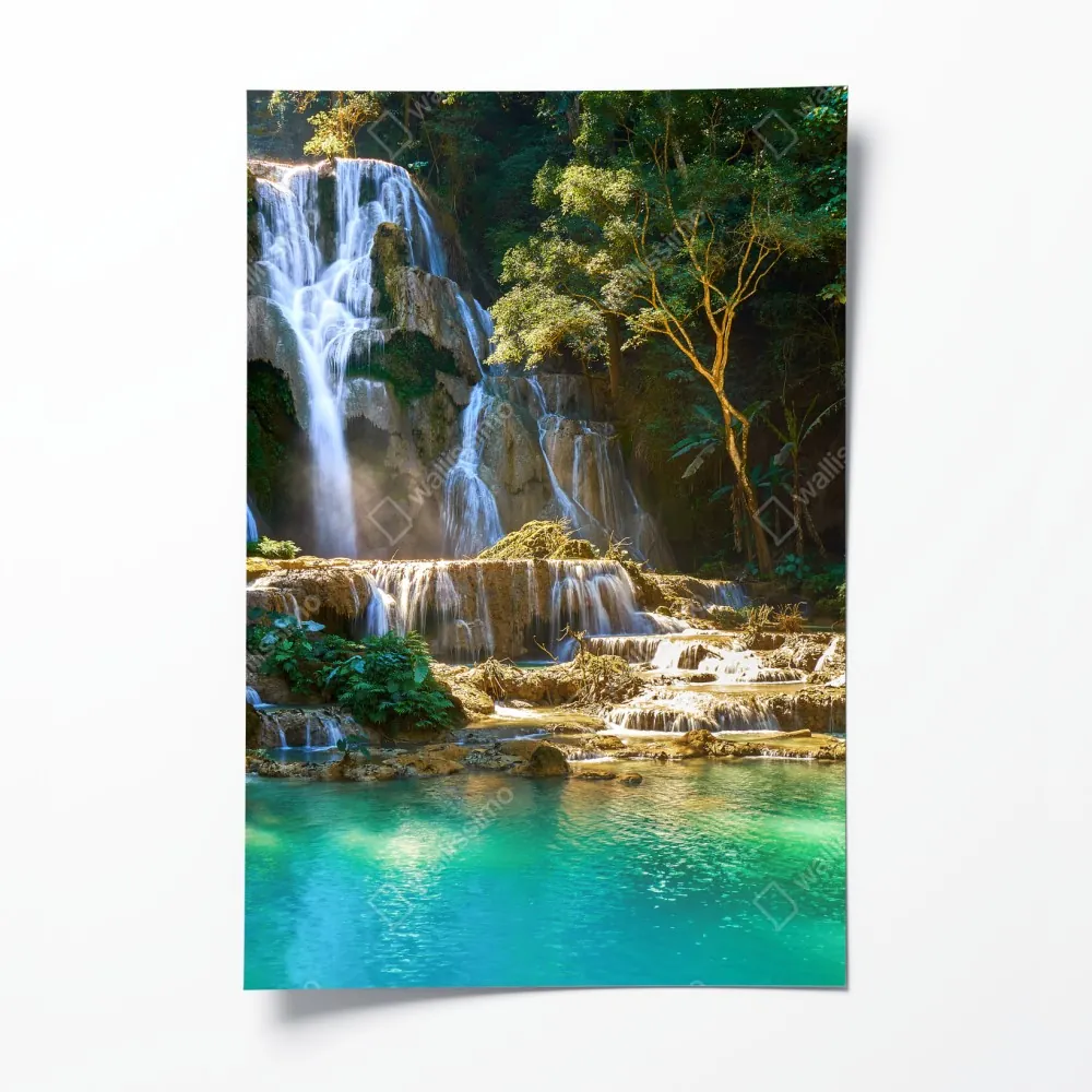 Poster türkisfarbener wasserfall im üppigen wald – Wallnifity®