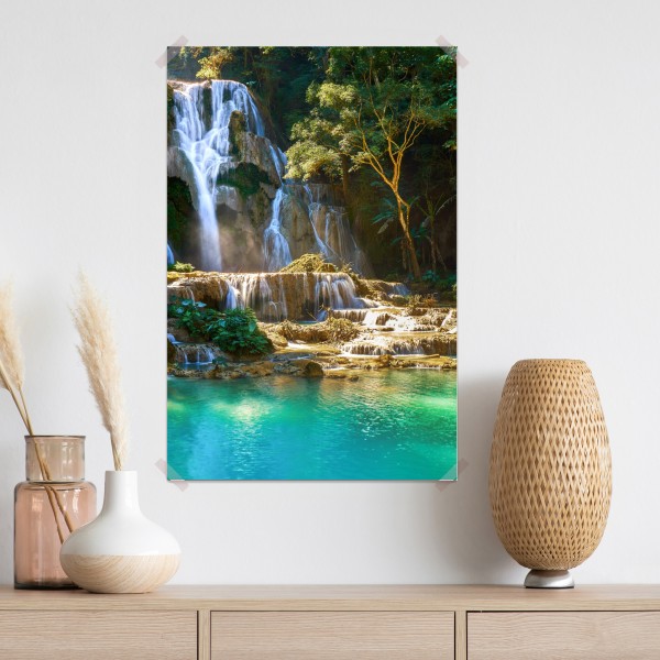 Poster türkisfarbener wasserfall im üppigen wald – Wallnifity®