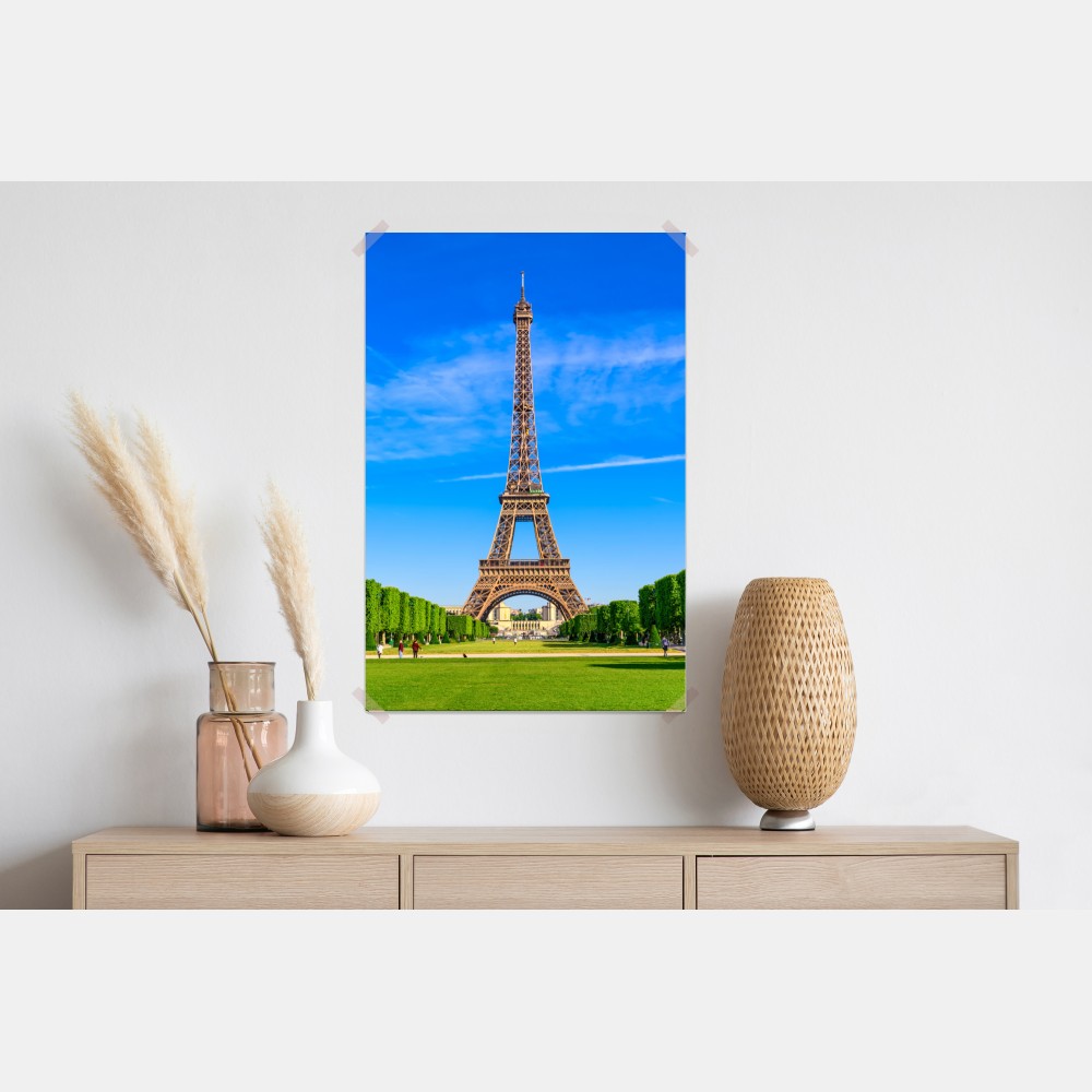 Poster Eiffelturm am Champ de Mars, lebendige pariser skyline – Wallnifity® Poster Eiffelturm am Champ de Mars, lebendige pariser skyline – Wallnifity®